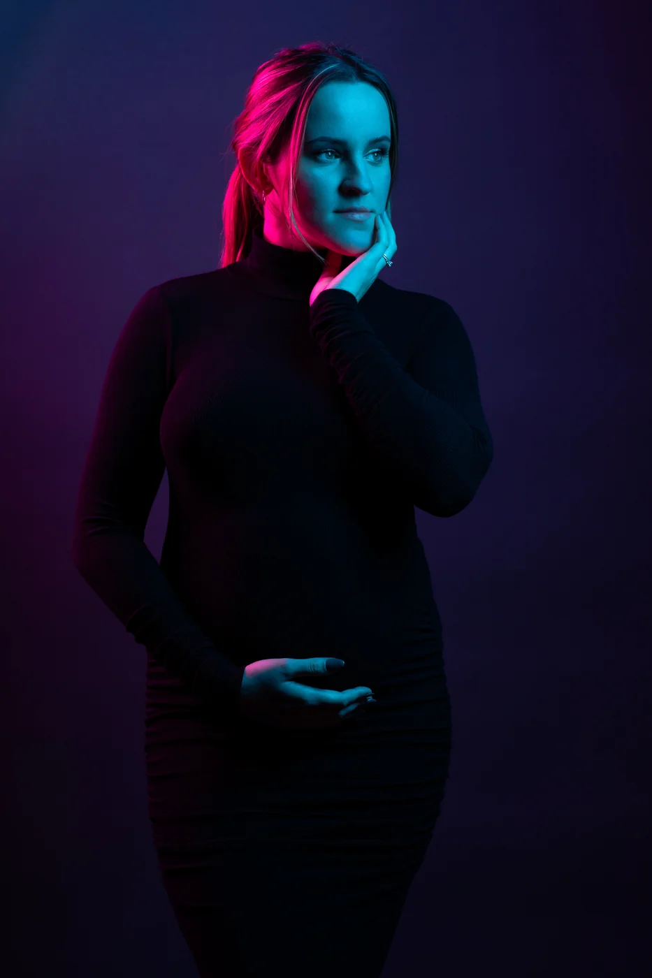 Mariola — maternity portrait in teal and magenta light