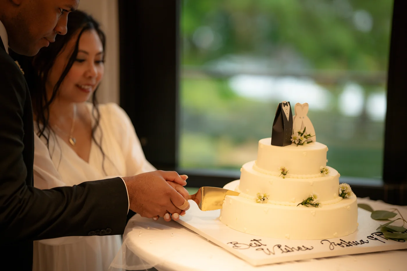 The cake and the bouquet toss